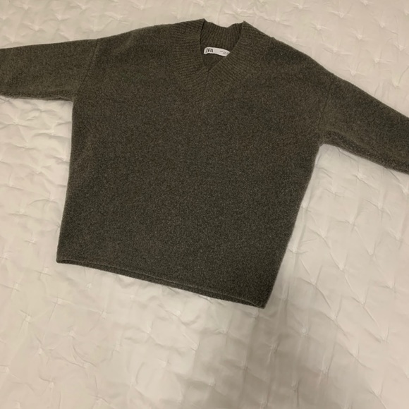 Zara Sweaters - Zara 6% Wool Sweater Worn Once
